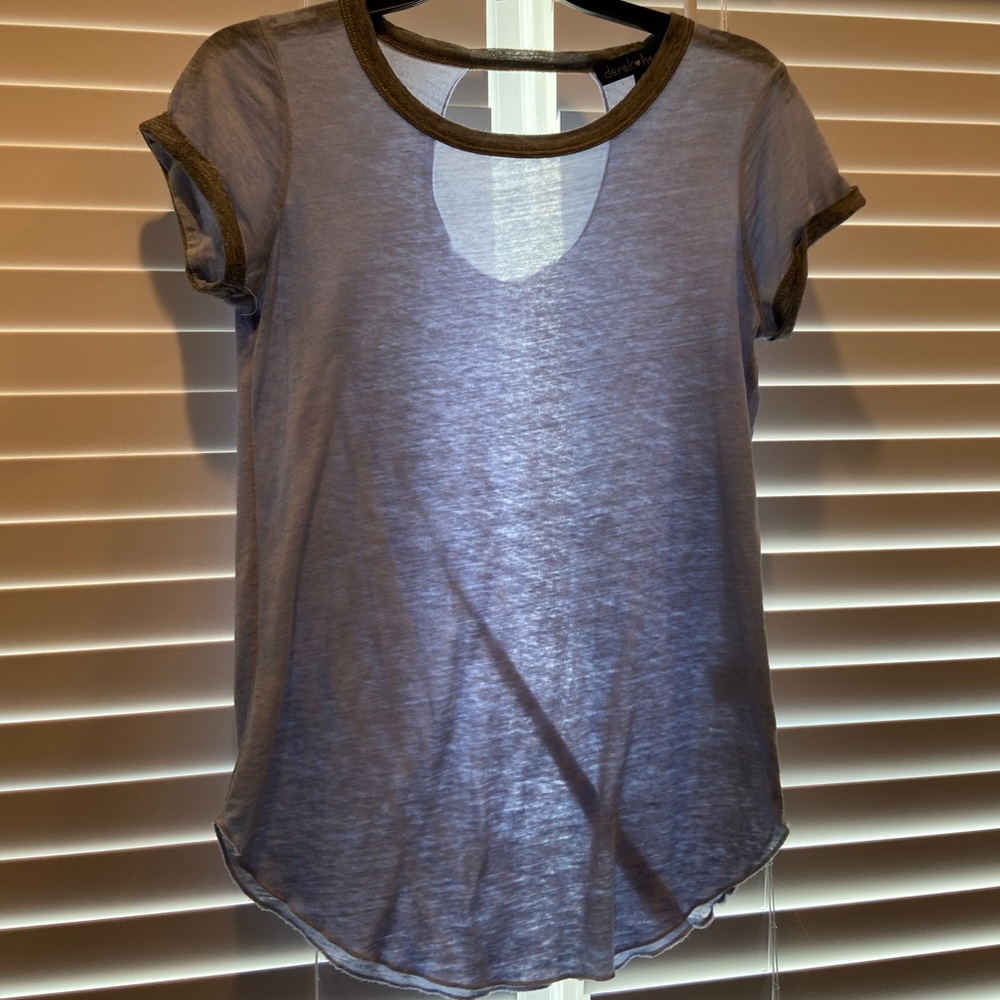 Short sleeve t- shirt